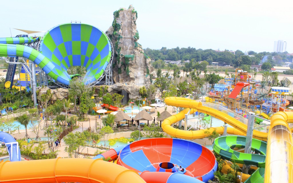 A world-class water park in the heart of the tropical forest สวนน้ำวานา นาวา หัวหิน 2