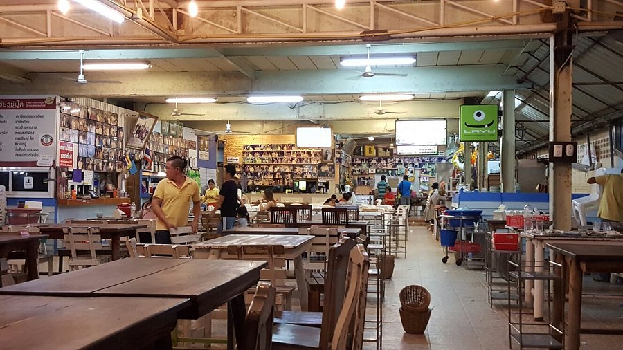 Enjoy delicious activities amid a seaside atmosphere. ร้านอาหารเจ๊เขียวซีฟู้ด หัวหิน