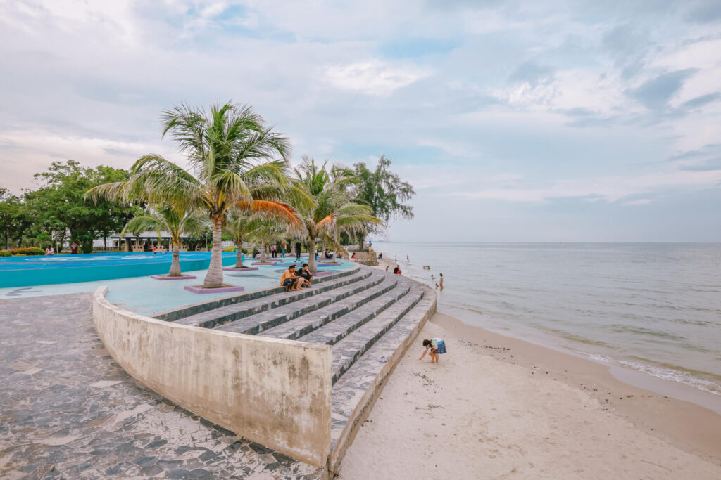 Queen's Park (19 Rai): The Seaside Sanctuary of Hua Hin āļŠāļ§āļāļŦāļĨāļ§āļāļĢāļēāļāļīāļāļĩ 19 āđāļĢāđ