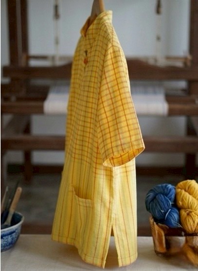 เสื้อผ้าทอมือคอจีน OTOP ลายตารางสีเหลือง เสื้อผ้าทอมือคอจีน OTOP ลายตารางสีเหลือง