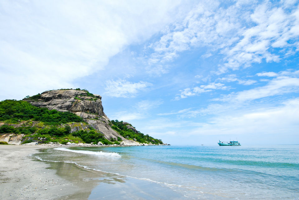 Relaxing Vibes on the White Sands of "Hua Don Beach" หาดหัวดอน (Hua Don Beach)