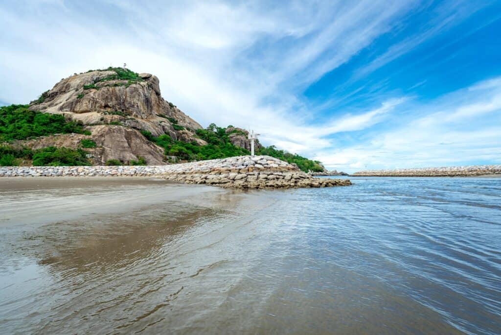 Relaxing Vibes on the White Sands of "Hua Don Beach" หาดหัวดอน (Hua Don Beach)