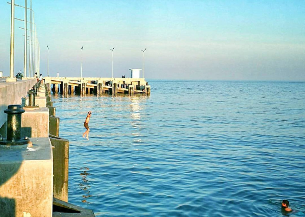 Experience the charm of Hua Hinâs sea, explore the local fishing lifestyle, enjoy the fresh ocean breeze, and capture beautiful moments. huahinpier 1024x727